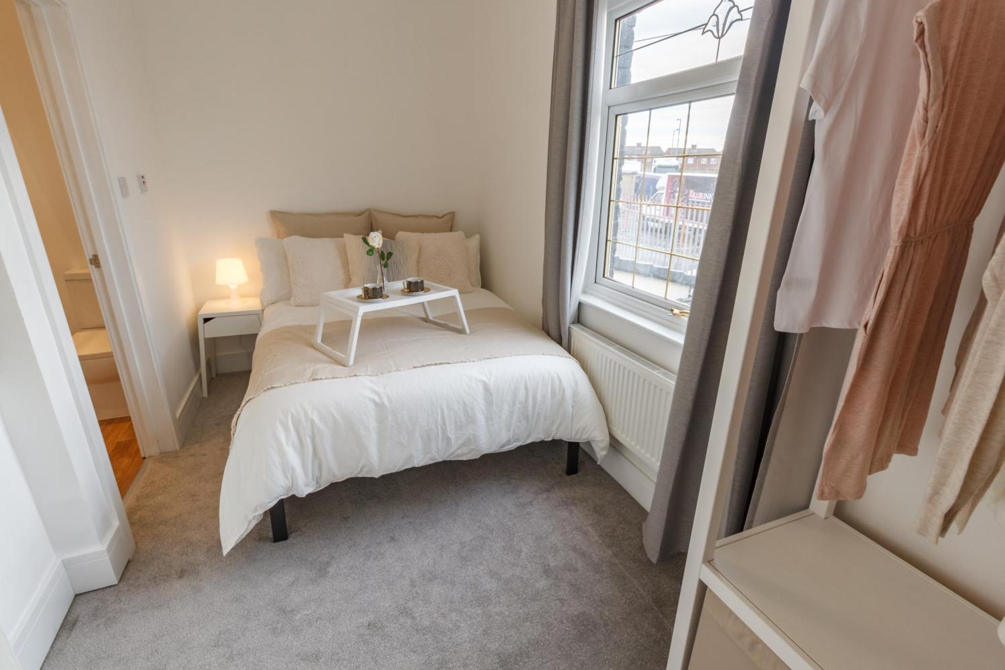 Sapphire Home Stay Liverpool Bagian luar foto