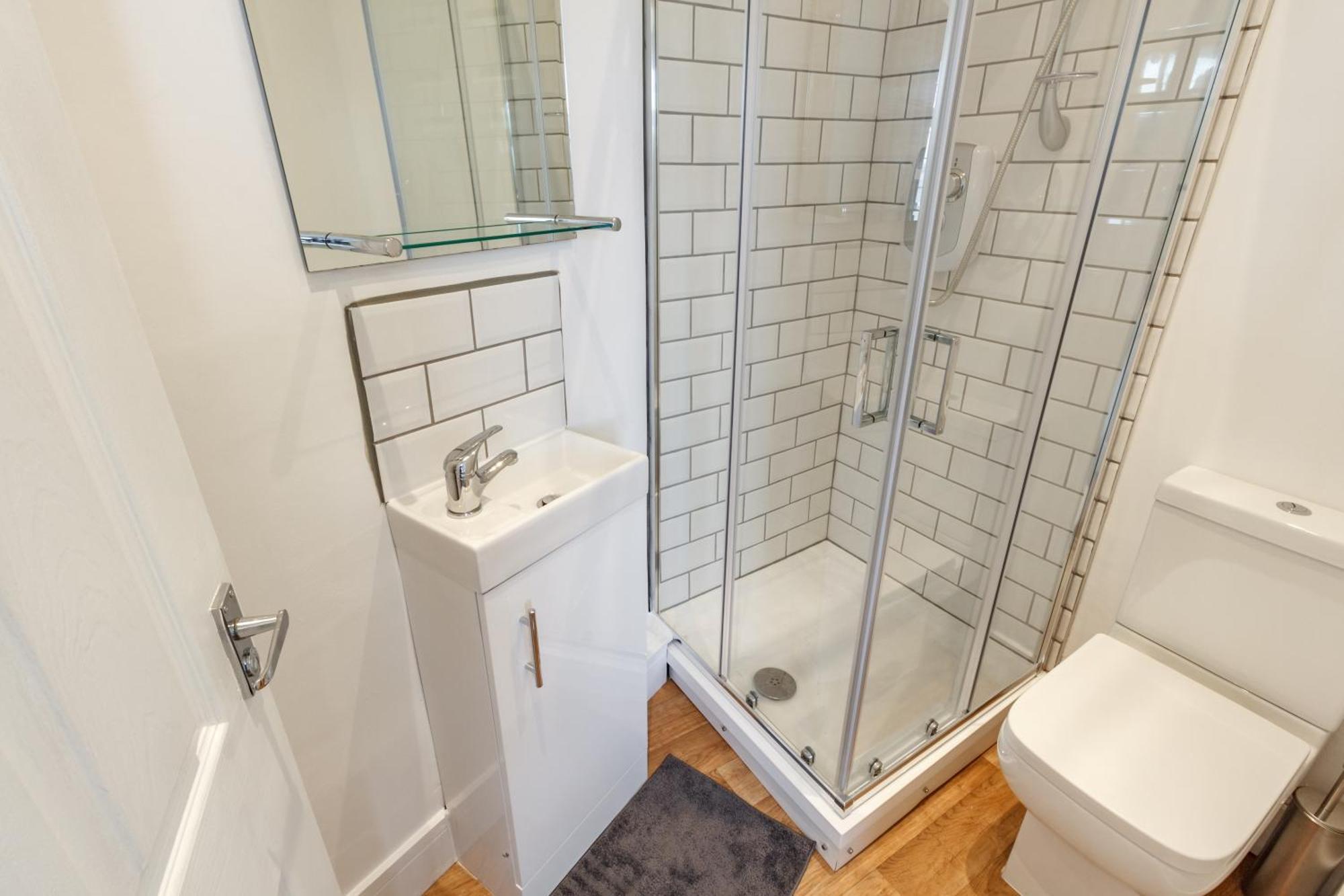 Sapphire Home Stay Liverpool Bagian luar foto
