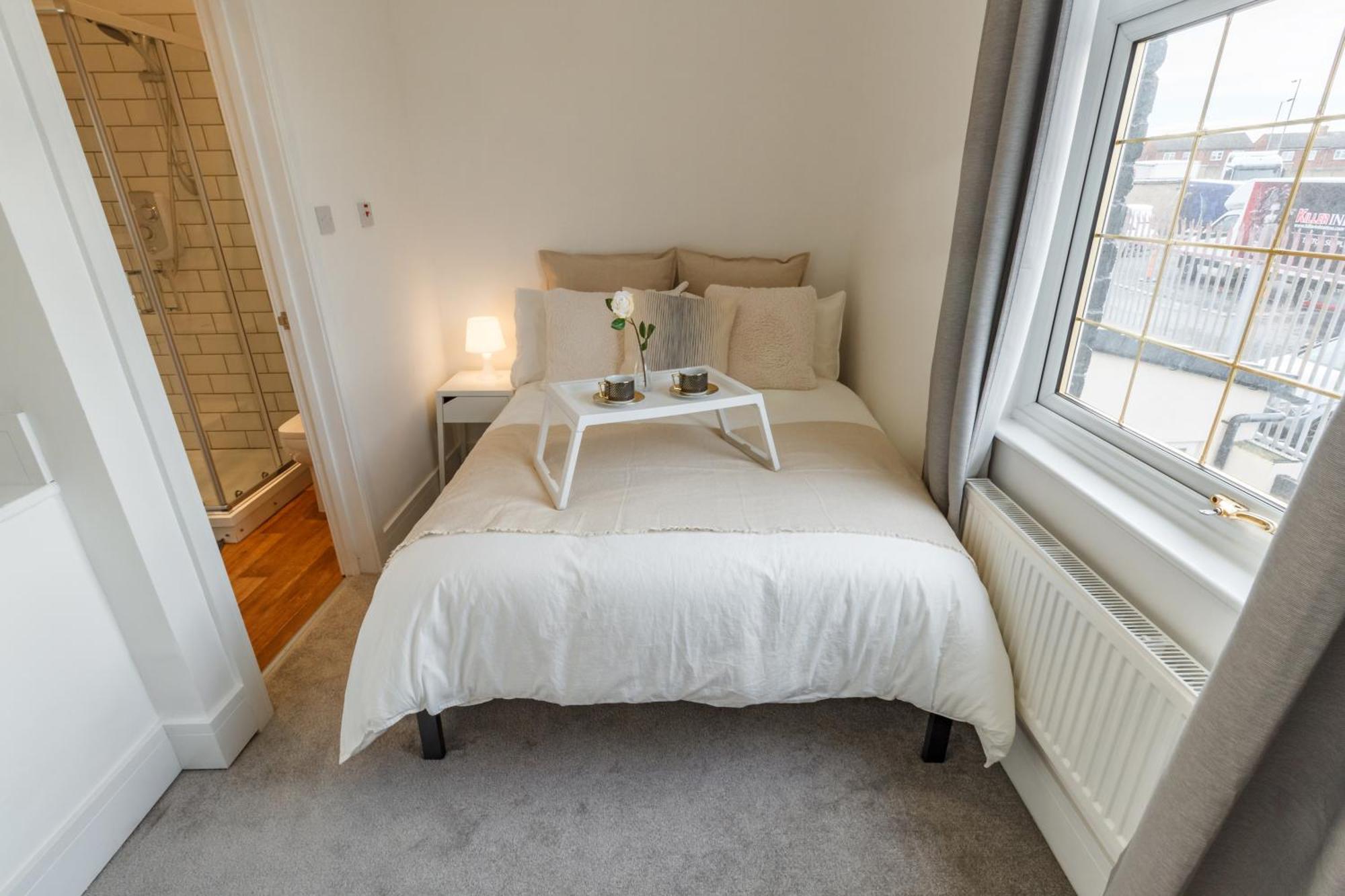 Sapphire Home Stay Liverpool Bagian luar foto