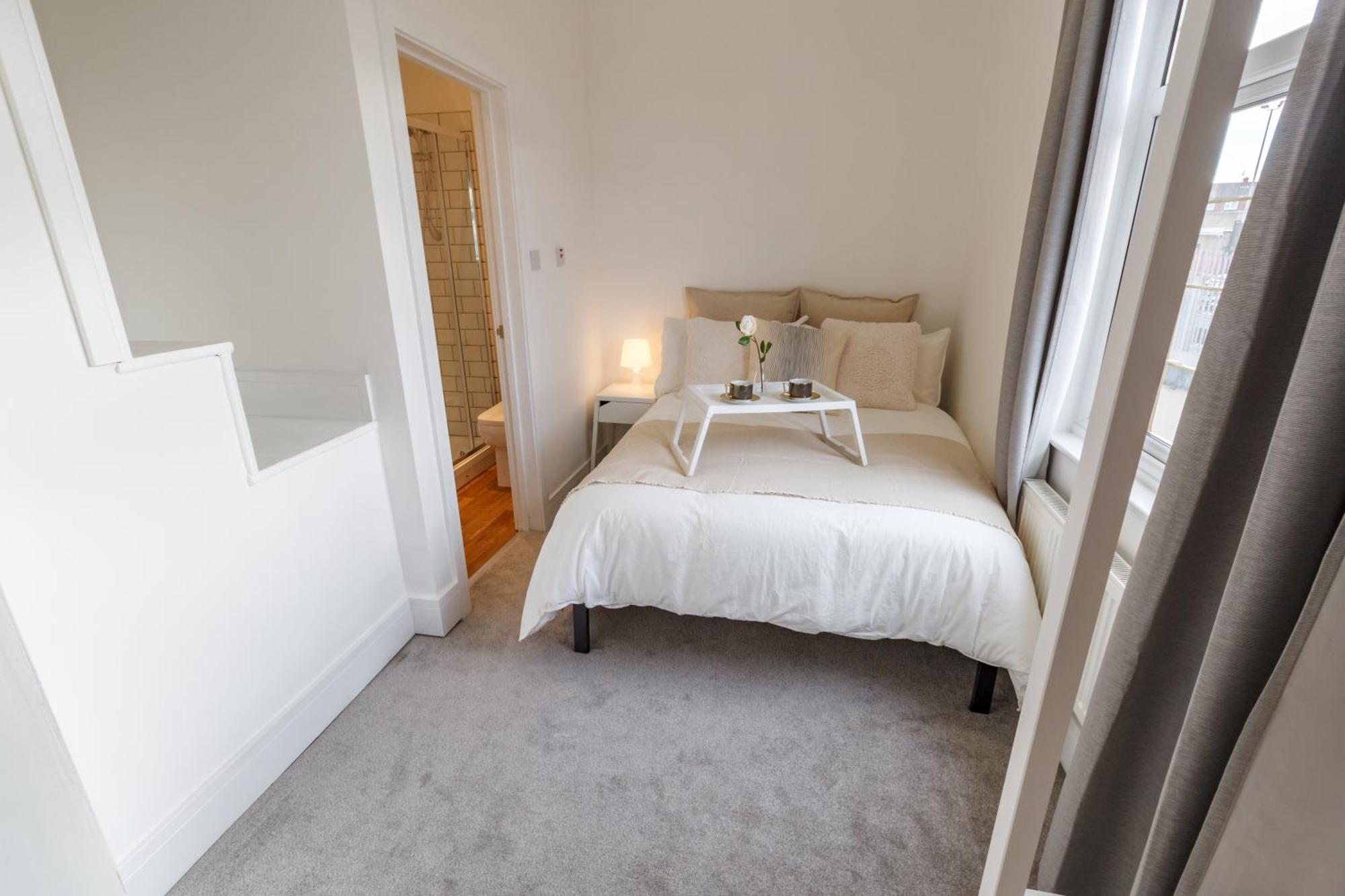 Sapphire Home Stay Liverpool Bagian luar foto