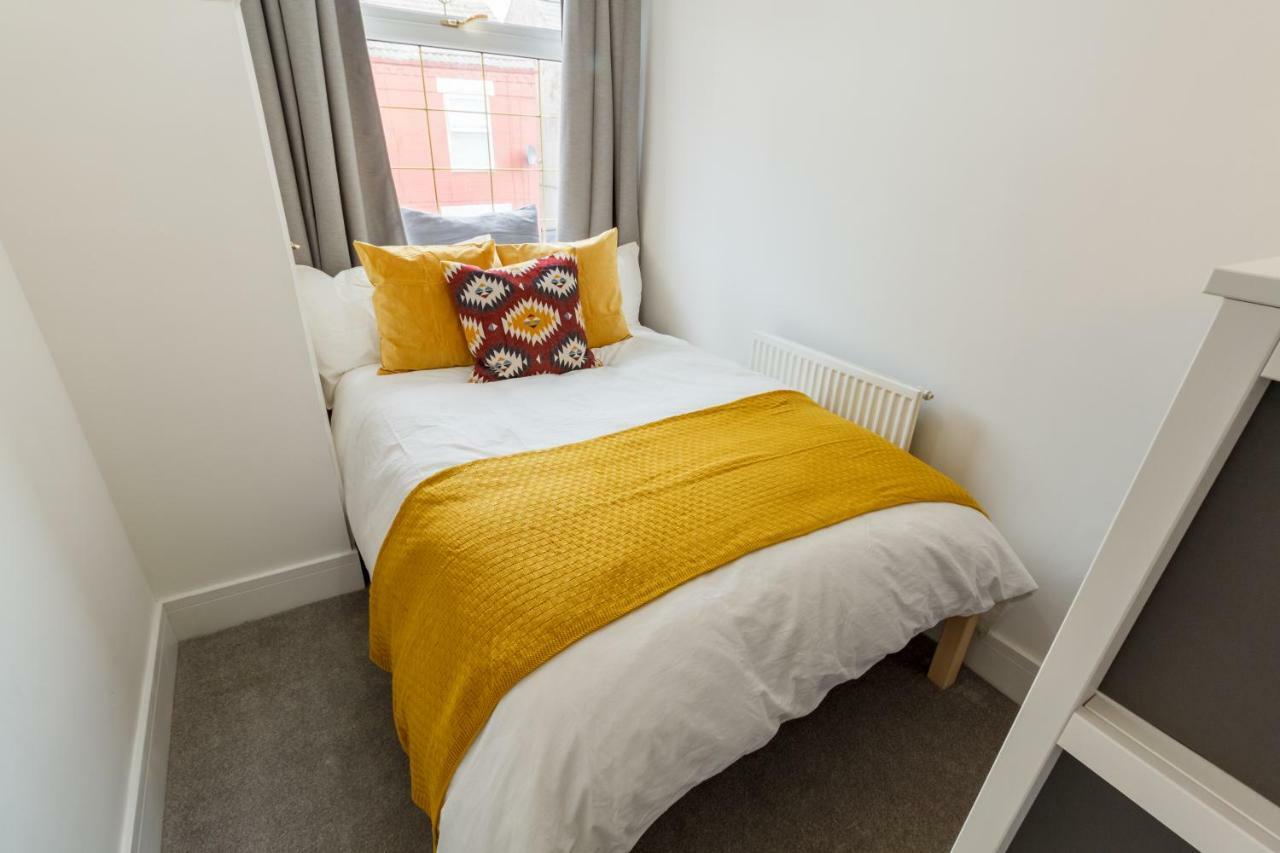 Sapphire Home Stay Liverpool Bagian luar foto