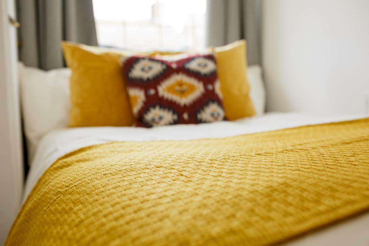 Sapphire Home Stay Liverpool Bagian luar foto