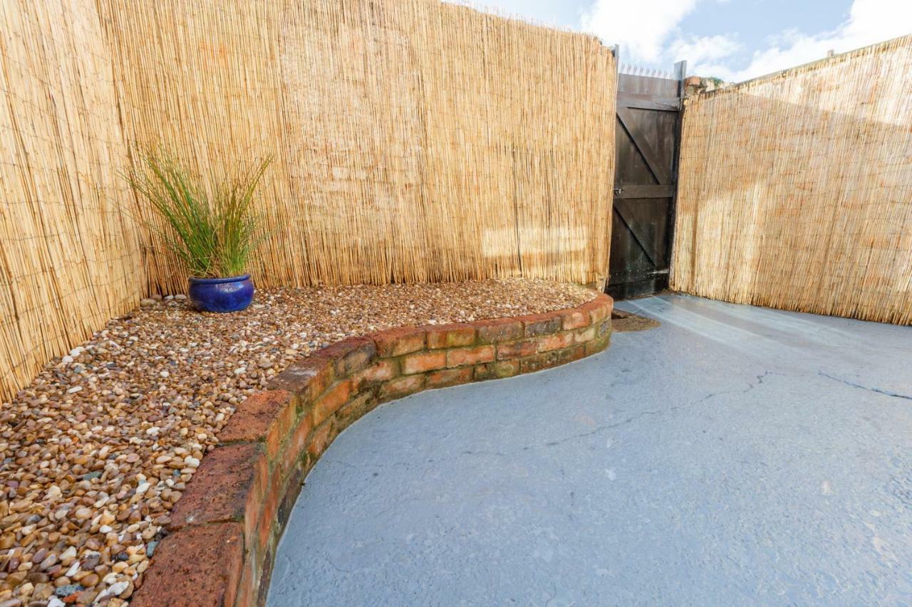 Sapphire Home Stay Liverpool Bagian luar foto