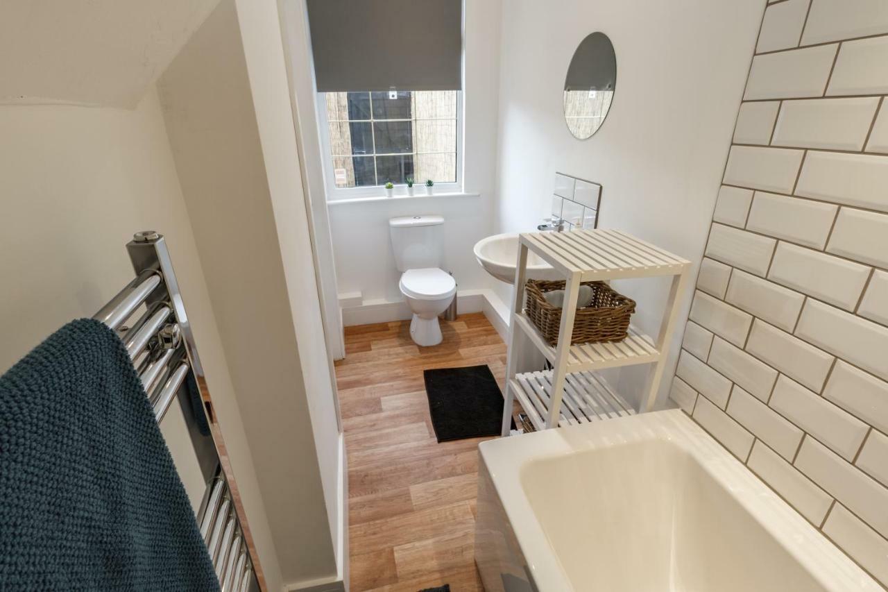 Sapphire Home Stay Liverpool Bagian luar foto