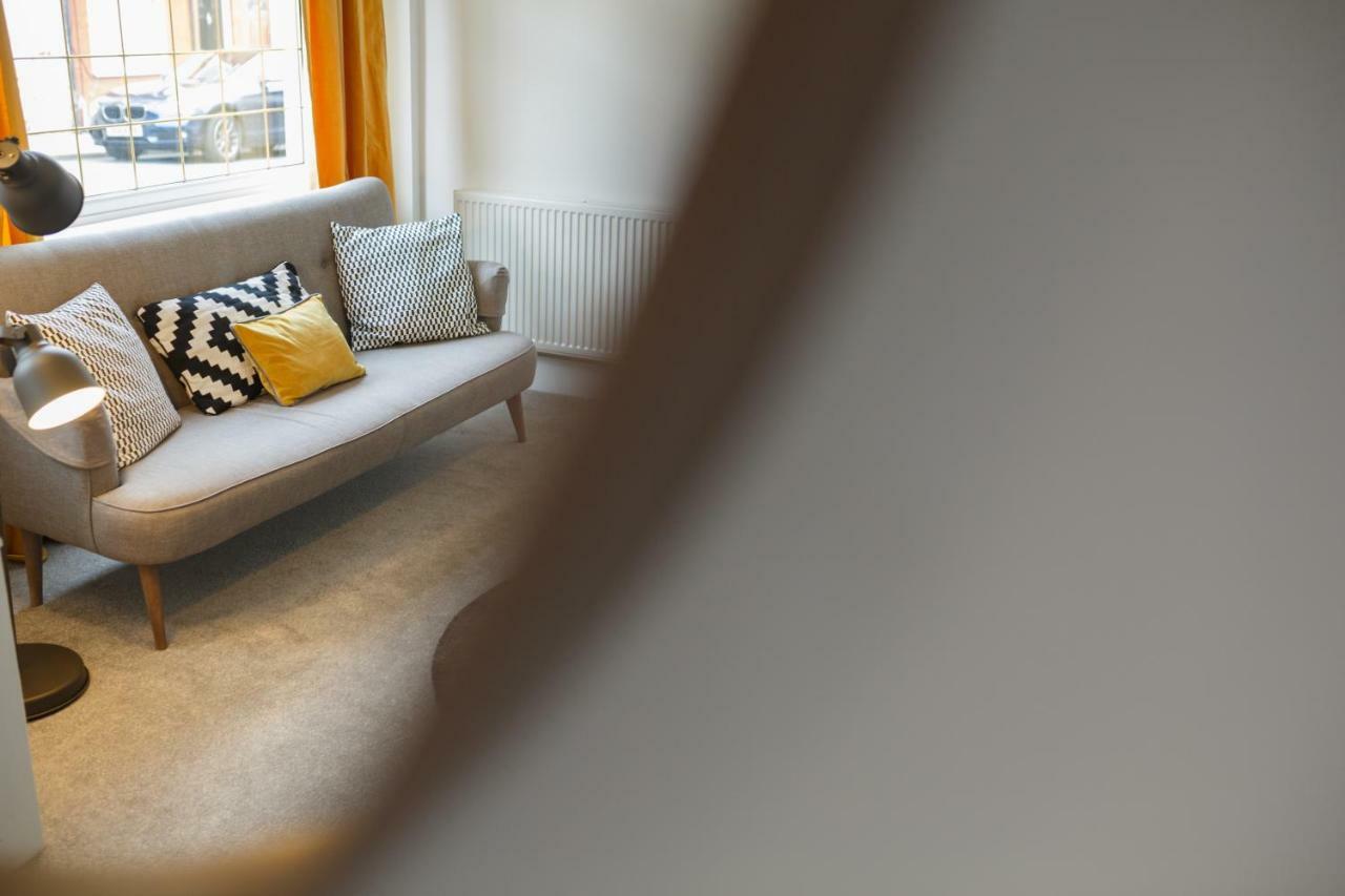 Sapphire Home Stay Liverpool Bagian luar foto