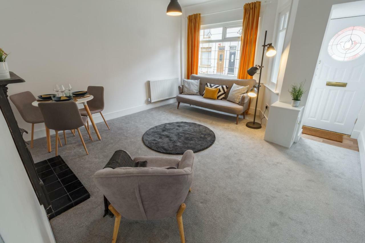 Sapphire Home Stay Liverpool Bagian luar foto