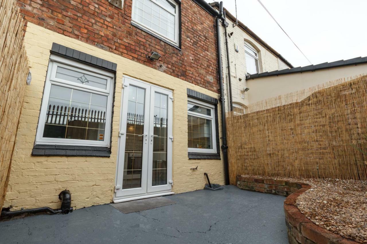 Sapphire Home Stay Liverpool Bagian luar foto