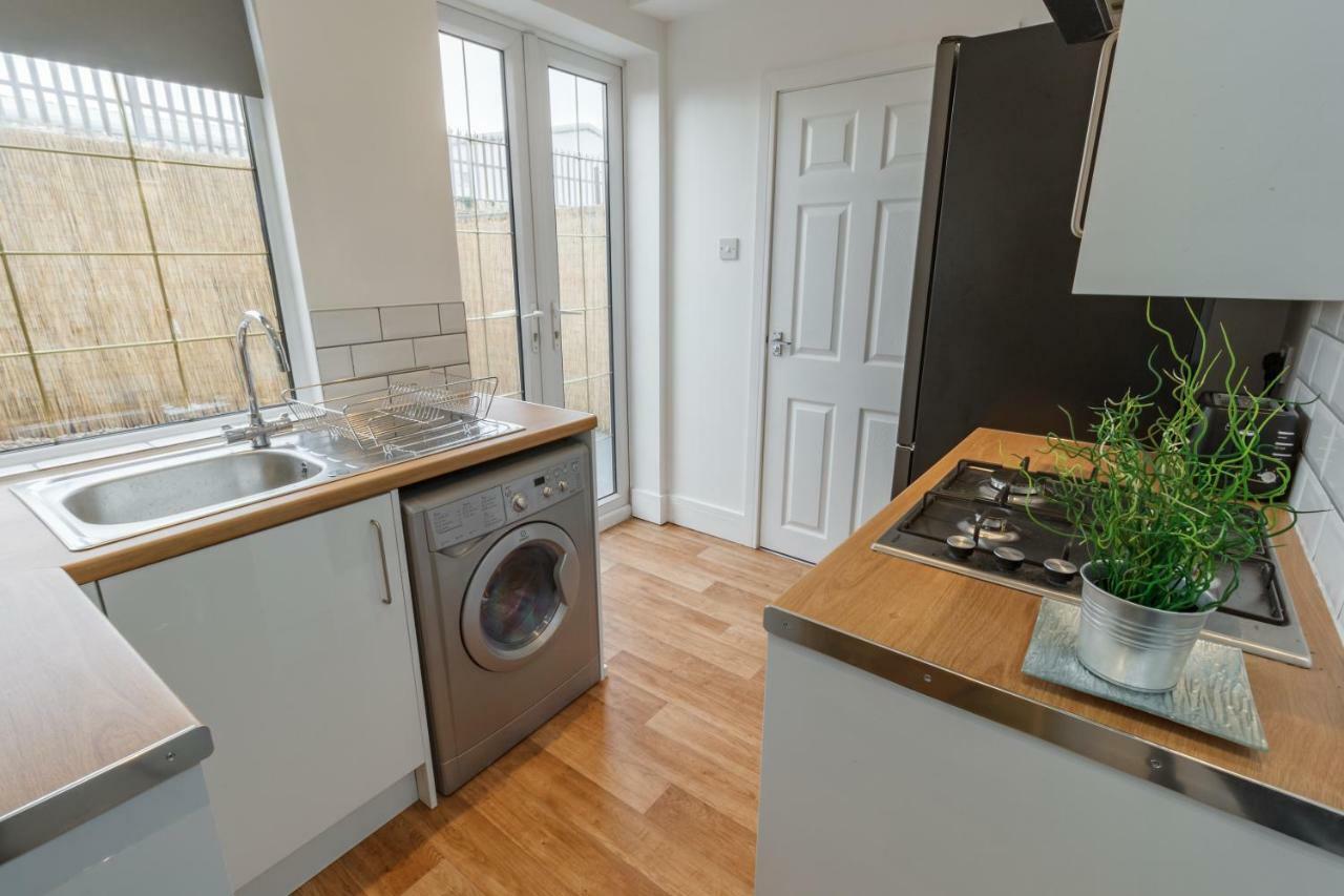 Sapphire Home Stay Liverpool Bagian luar foto