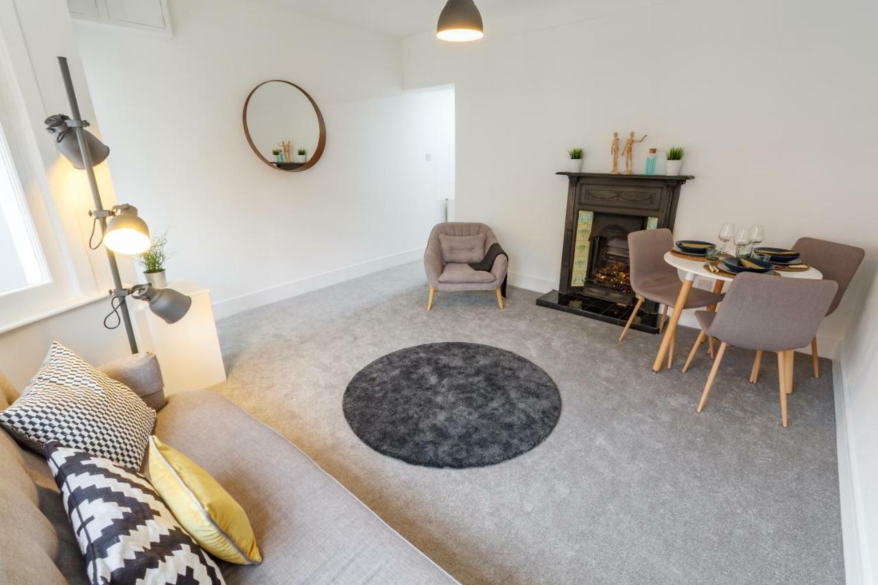 Sapphire Home Stay Liverpool Bagian luar foto